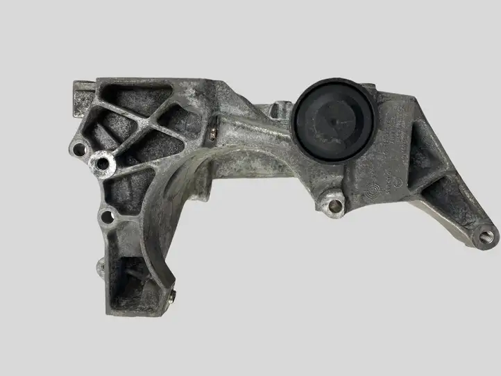 BMW 5 E60 E61 (2004 - 2010) 1116780263902 Кронштейн генератора — фото 3