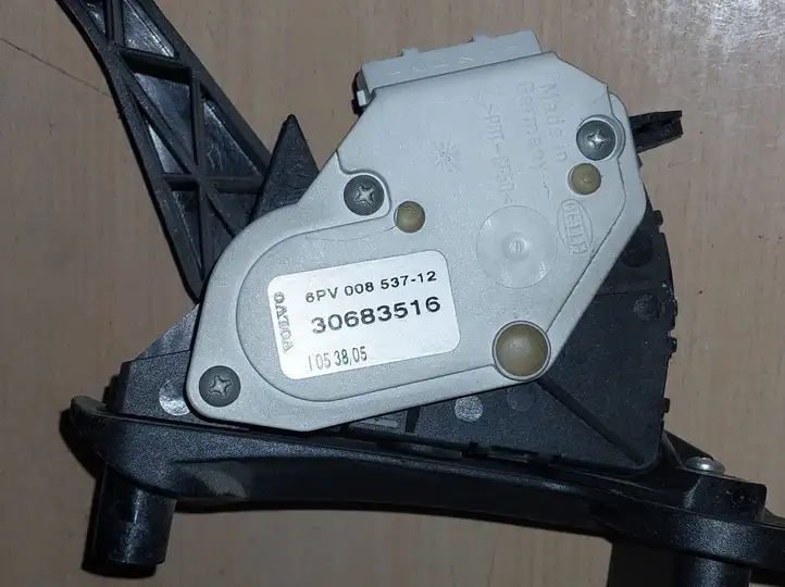 Volvo V70 (2004 - 2007) 30683516 Педаль акселератора — фото 2