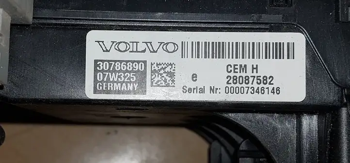 Volvo V70 (2004 - 2007) 30786890 Блок предохранителей — фото 3