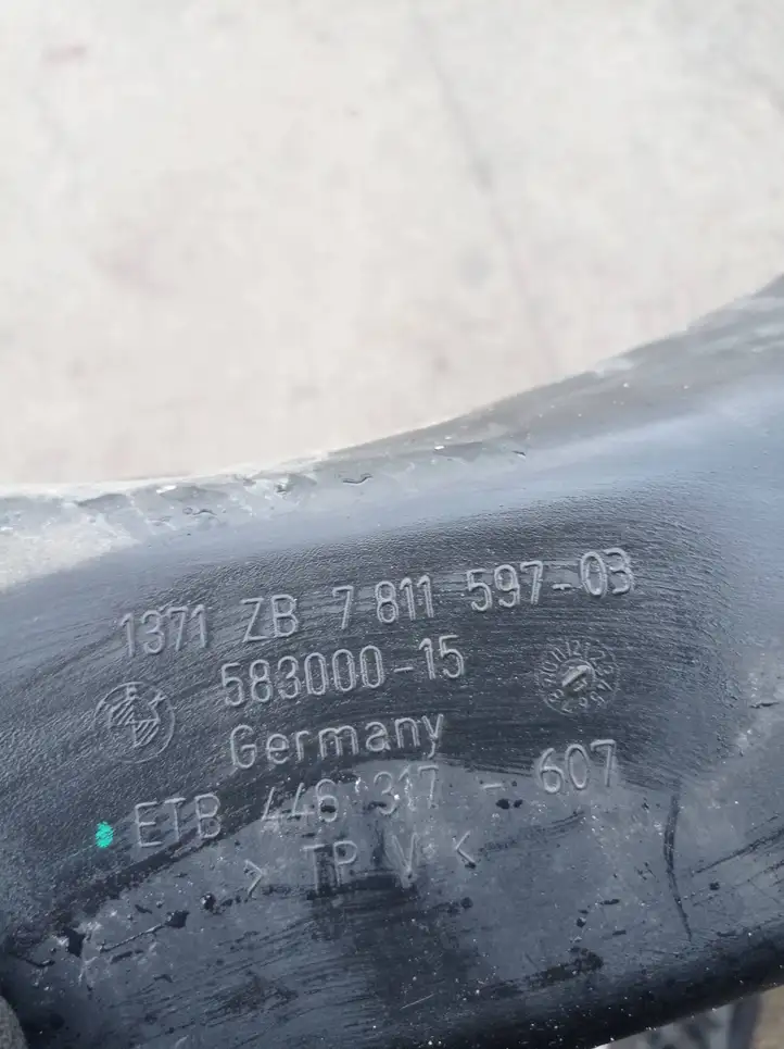 BMW 5 F10 F11 (2009 - 2016) 7811597 Детали воздухозаборника — фото 3