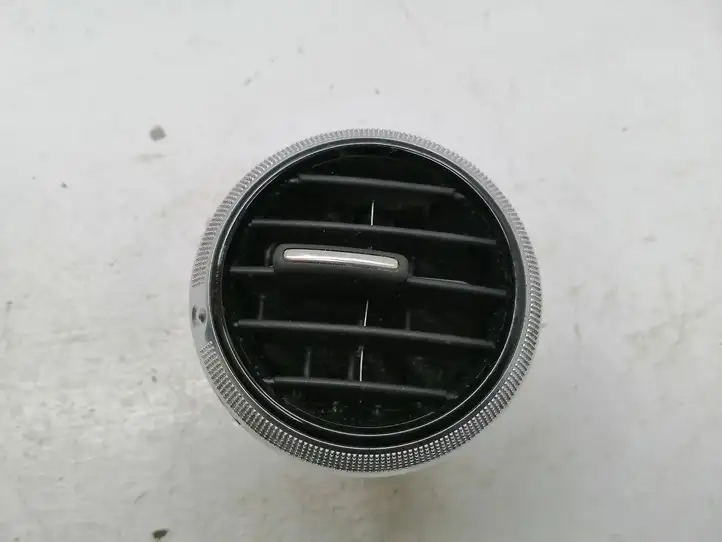 Audi A3/S3 8P (2008 - 2013) 8P0820901F Боковой воздушный дефлектор — фото 1