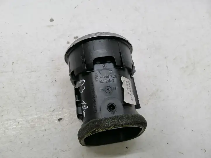 Audi A3/S3 8P (2008 - 2013) 8P0820901F Боковой воздушный дефлектор — фото 2