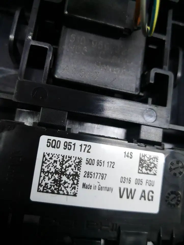 Volkswagen Tiguan (2016 - 2020) 5Q0951172 Передняя подсветка — фото 2