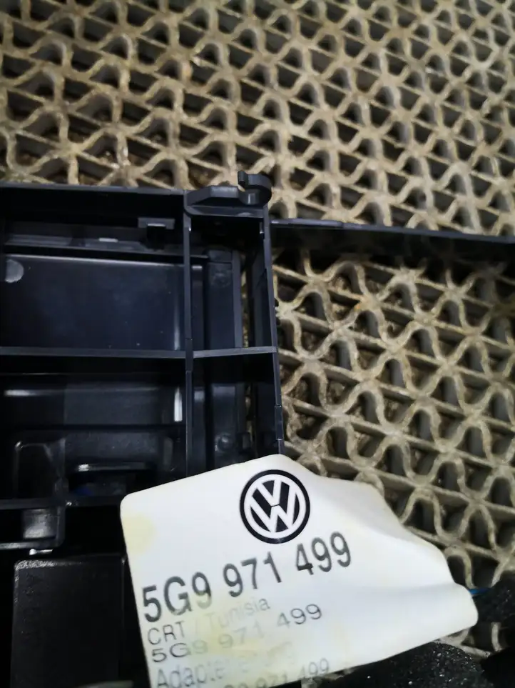 Volkswagen Tiguan (2016 - 2020) 5Q0951172 Передняя подсветка — фото 3