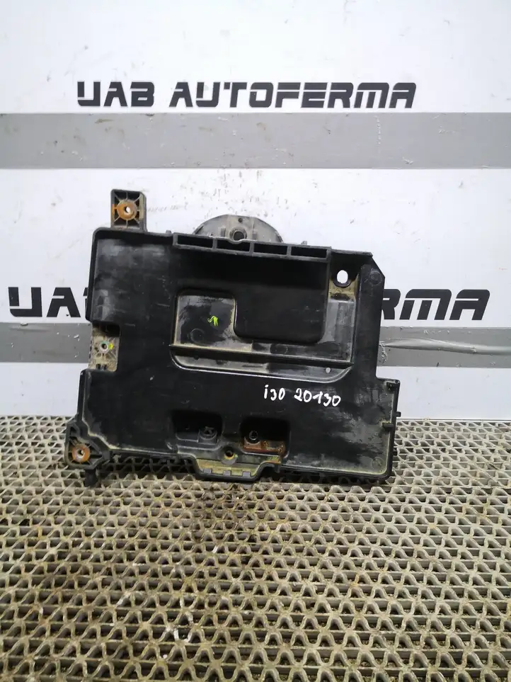 Hyundai i30 (2012 - 2015) 37150A5000 Площадка аккумулятора — фото 1