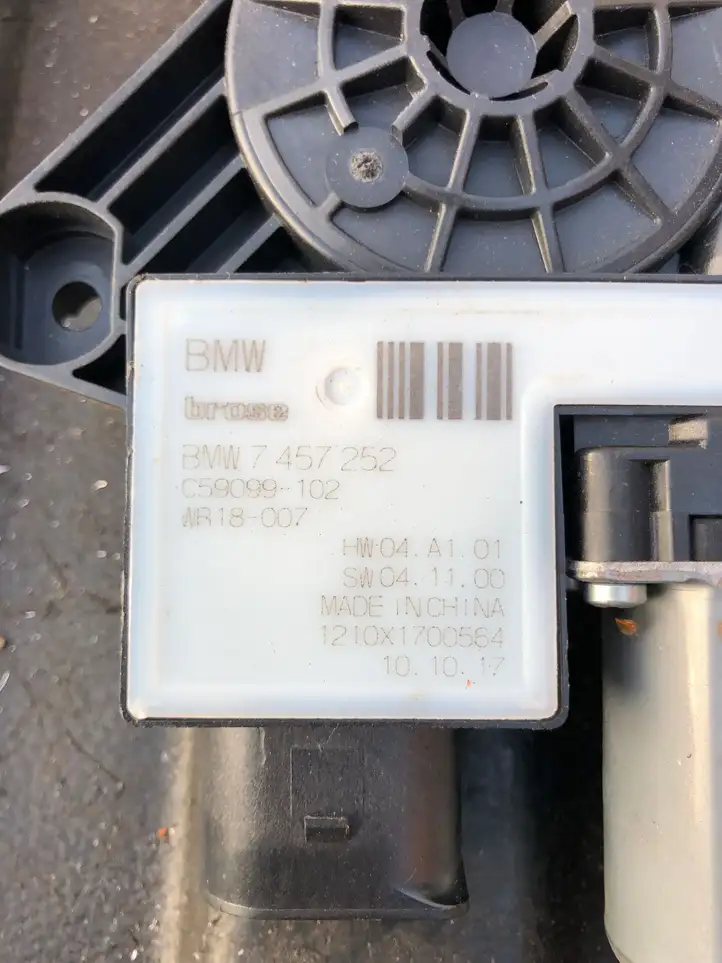 BMW X4 G02 (2018 - ) 7457252 Стеклоподъемник задней двери — фото 3