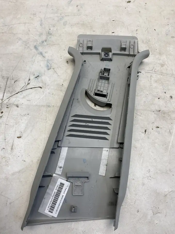 Volkswagen Tiguan (2011 - 2016) 5N0867243B Верхняя обшивка стойки B — фото 4