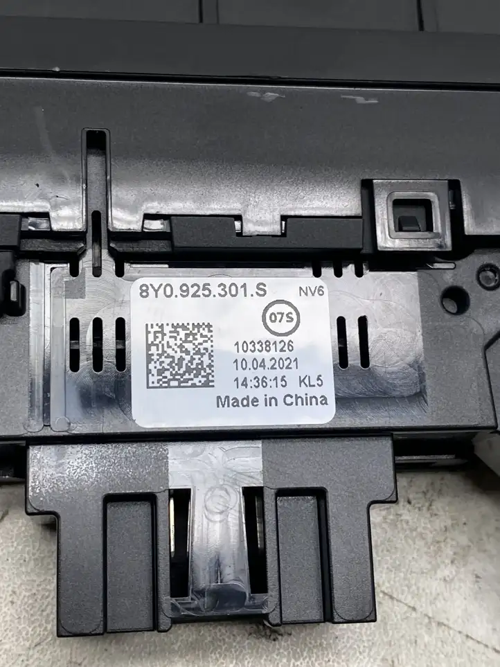 Audi A3/S3 8Y (2020 - ) 8Y0925301S Другие включатели / ручки/ переключатели — фото 4