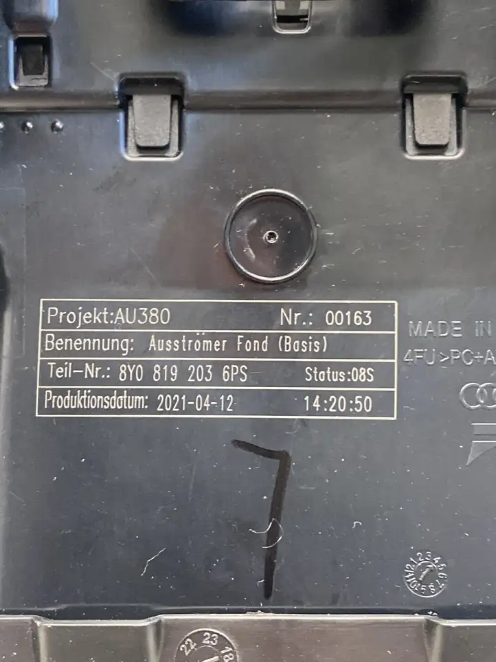 Audi A3/S3 8Y (2020 - ) 8Y0819203 Задний воздушный дефлектор — фото 7
