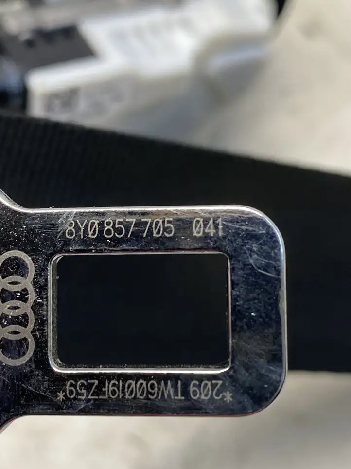 Audi A3/S3 8Y (2020 - ) 8Y0857705 Передний ремень безопасности — фото 5