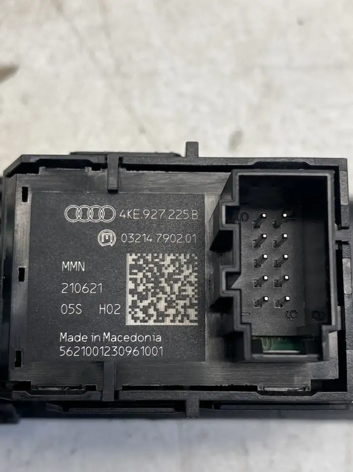 Audi A3/S3 8Y (2020 - ) 4KE927225B Кнопка ручного тормоза — фото 3