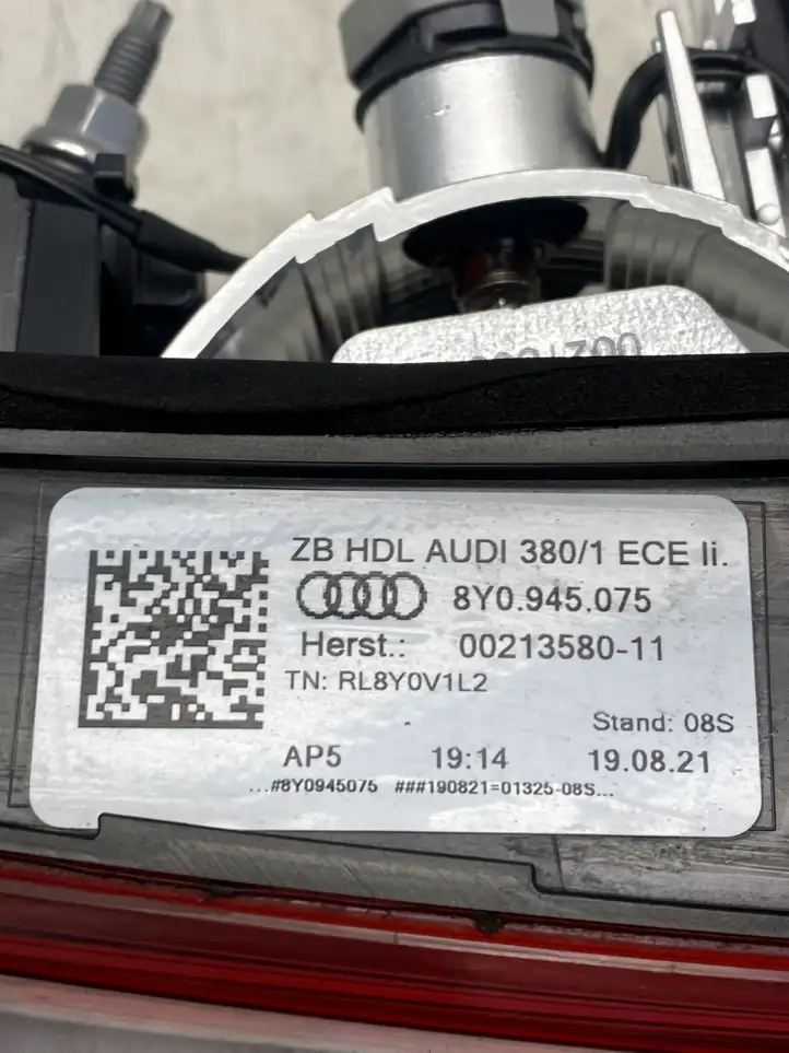 Audi A3/S3 8Y (2020 - ) 8Y0945070 Комплект задних фонарей — фото 2