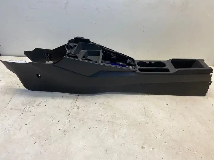 Audi A3/S3 8Y (2020 - ) 8Y1863241 Другая деталь консоли (туннеля) — фото 4