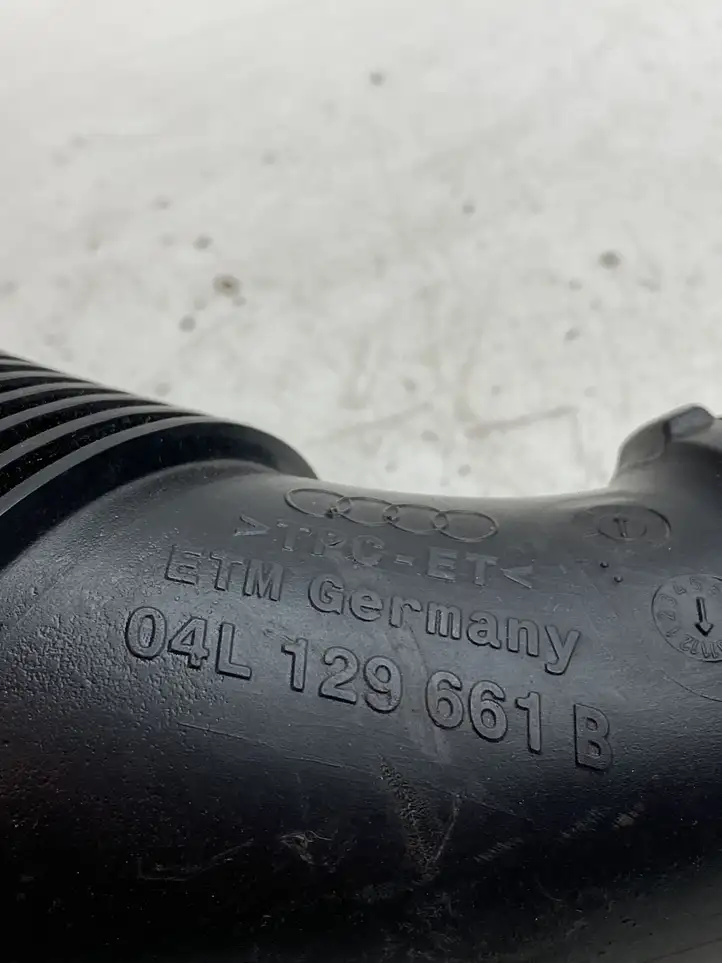 Audi A4 S4 B9 (2015 - 2019) 04L129661B Трубка подачи воздуха — фото 5