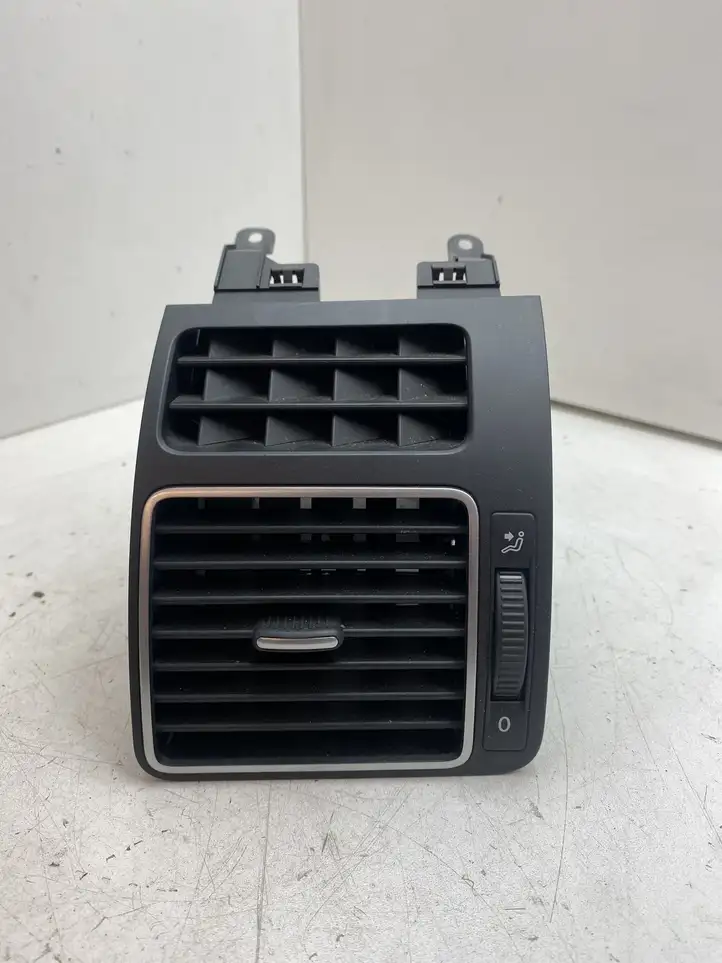Volkswagen Touran II (2010 - 2016) 1T0819703E Боковой воздушный дефлектор — фото 1