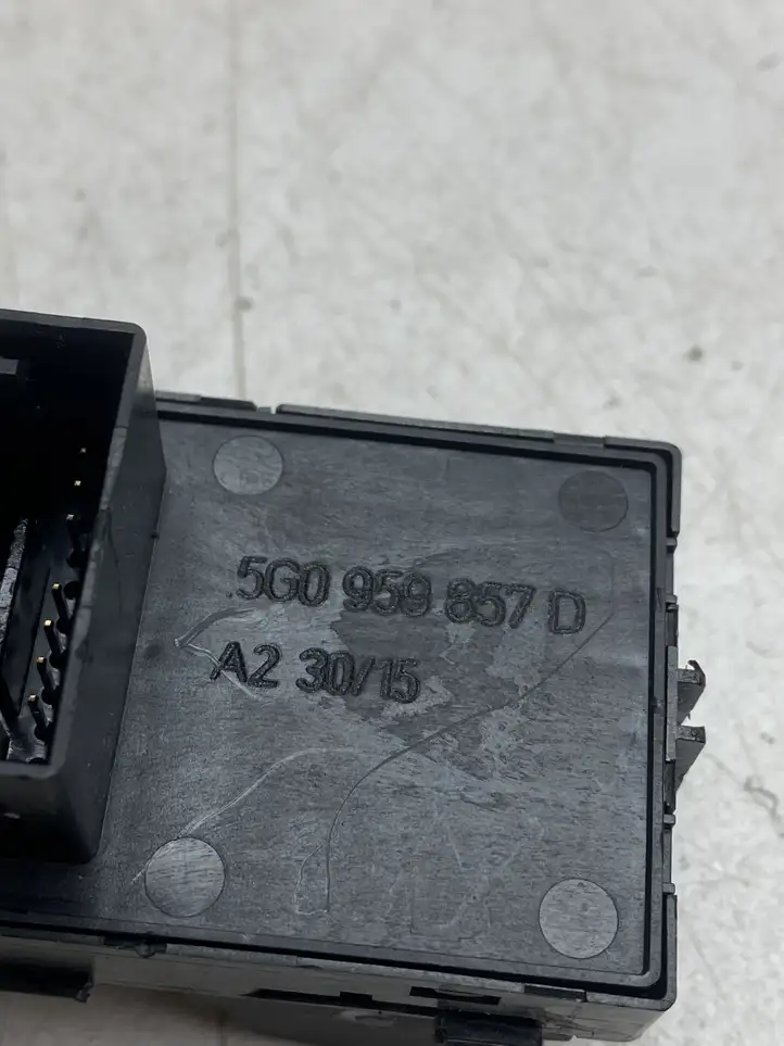 Volkswagen PASSAT B7 (2011 - 2014) 5G0959857D Кнопка стеклоподъемников — фото 3