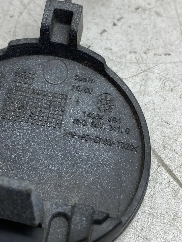 Seat Leon (5F) (2012 - 2019) 5F0807241C Заглушка буксировочной петли — фото 3