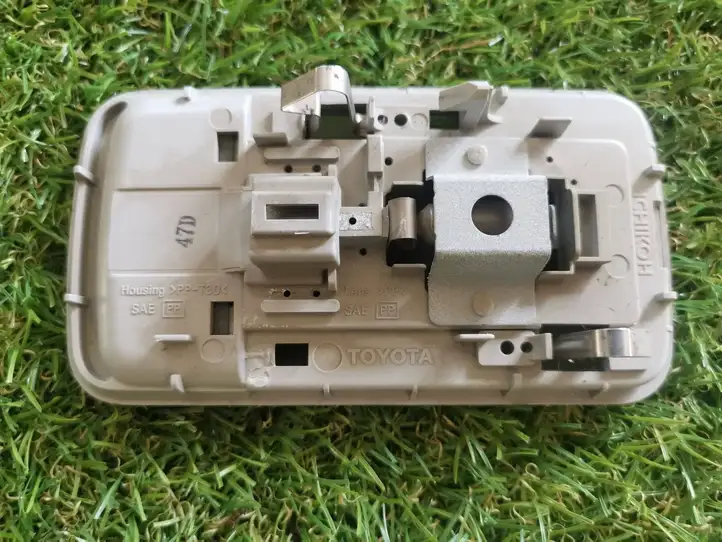 Toyota Avensis Verso (2004 - 2009) PPT30 Задняя подсветка — фото 2