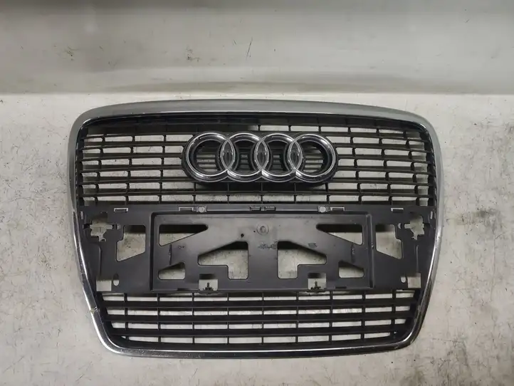 Audi A6 S6 C6 4F (2004 - 2008) Верхняя решетка радиатора — фото 1