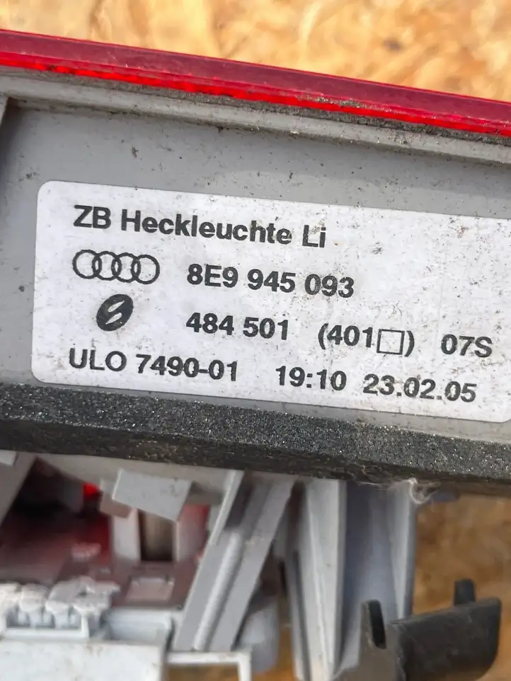 Audi A4 S4 B7 8E 8H (2004 - 2009) 8E9945093 Задний фонарь в крышке багажника — фото 3