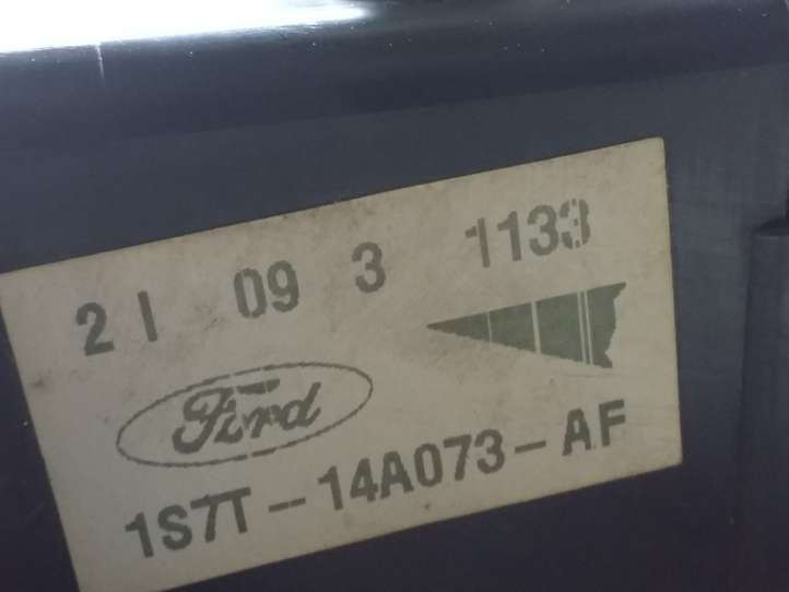 Ford Mondeo Mk III (2000 - 2007)  1S7T14A073AF Блок монтирования реле