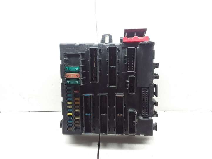 Opel Vectra (2002 - 2005)  13112911 Блок монтирования реле