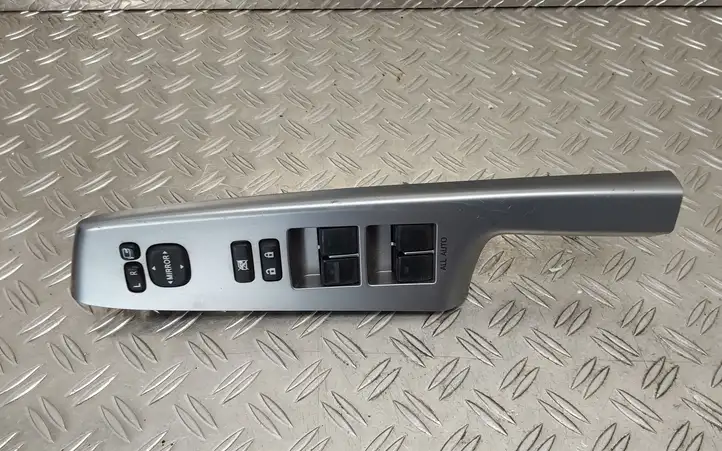 Toyota Prius+ (ZVW40) (2011 - 2018) 8404060160 Блок кнопок стеклоподъемников — фото 2
