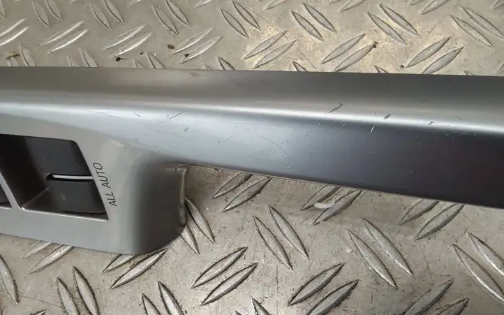 Toyota Prius+ (ZVW40) (2011 - 2018) 8404060160 Блок кнопок стеклоподъемников — фото 3