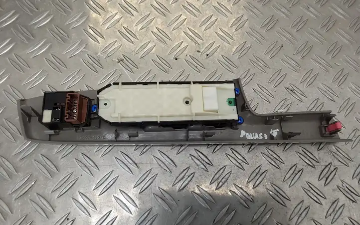 Toyota Prius+ (ZVW40) (2011 - 2018) 8404060160 Блок кнопок стеклоподъемников — фото 4