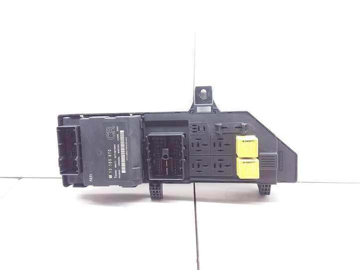 Opel Vectra (2002 - 2005)  24443147 Блок монтирования реле
