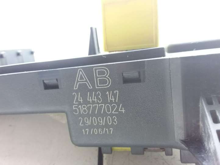 Opel Vectra (2002 - 2005)  24443147 Блок монтирования реле