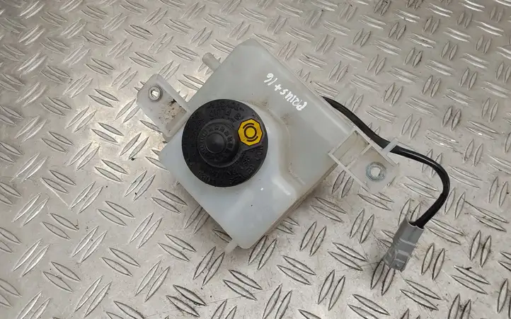 Toyota Prius+ (ZVW40) (2011 - 2018) Бачок тормозной жидкости — фото 1