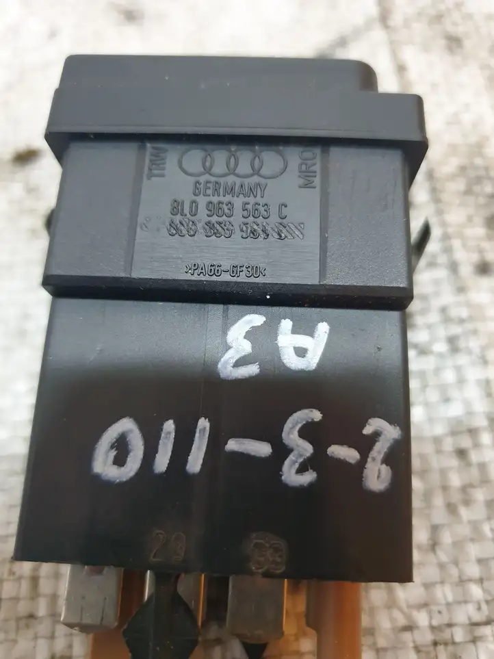 Audi A3/S3 8L (2000 - 2003) 8L0963563C Включатель обогрева — фото 1
