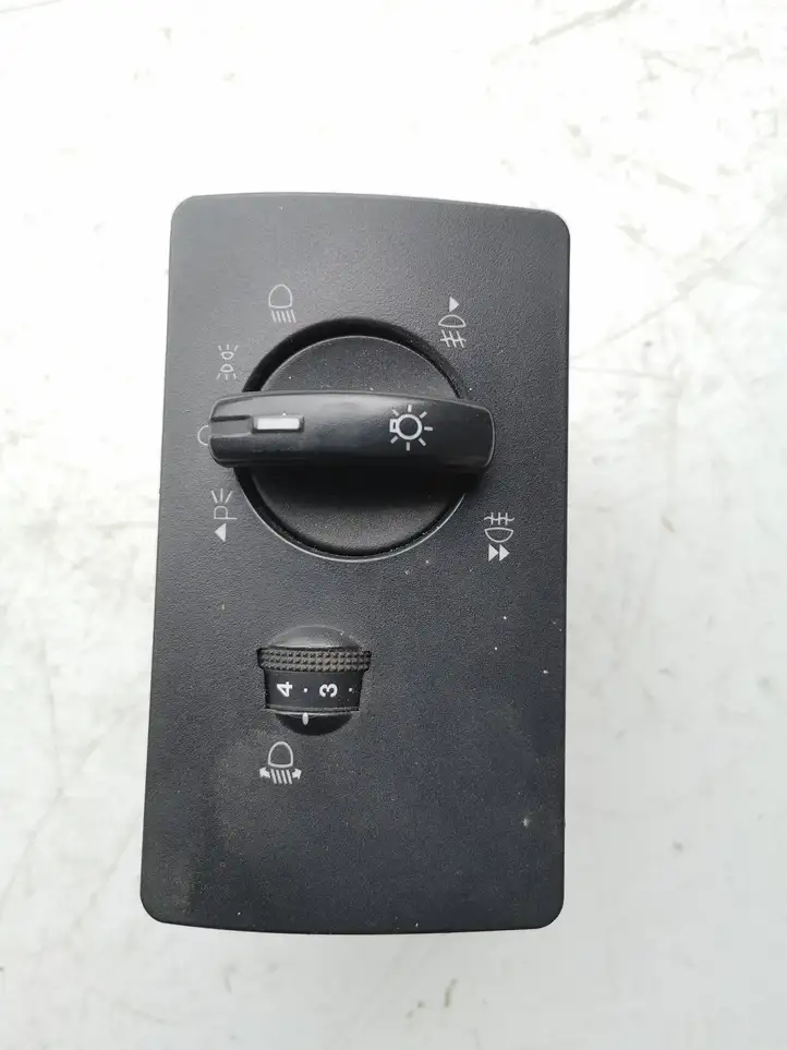 Ford Mondeo Mk III (2000 - 2007) 4S7T13A024FA Включатель фонарей — фото 1