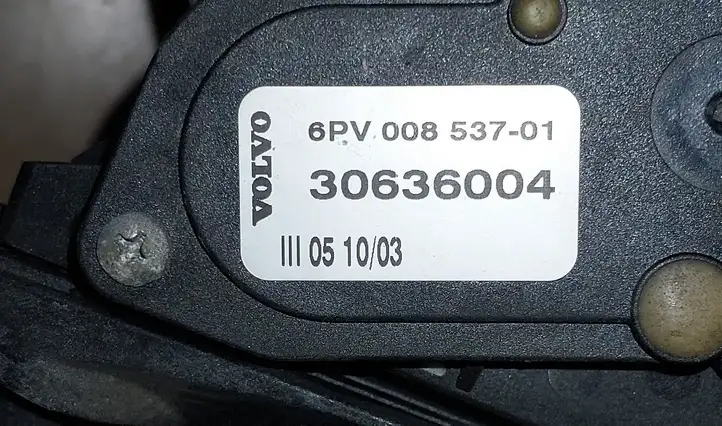 Volvo V70 (2000 - 2004) 30636004 Педаль акселератора — фото 2