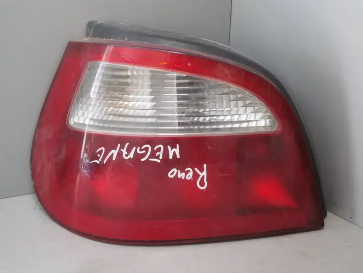 Renault Megane I (1995 - 2002) 7700428320 Задний фонарь в кузове — фото 1