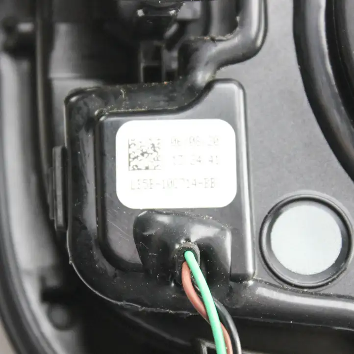 Ford Kuga III (2020 - ) LB5B10C714BB Крышка зарядного разъема — фото 7