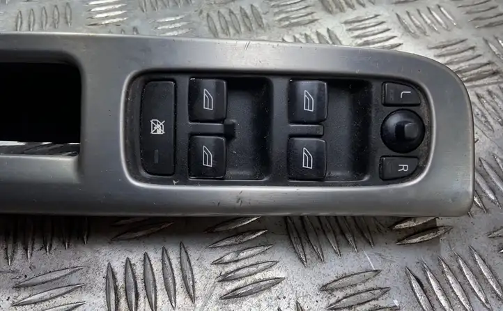 Volvo V50 (2004 - 2008) 30658444 Кнопка стеклоподъемников — фото 2