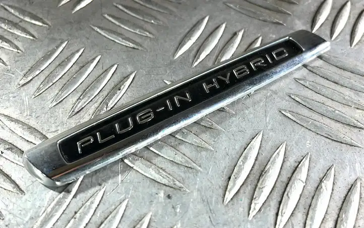 Volvo V60 (2013 - 2018) Эмблема модели — фото 1