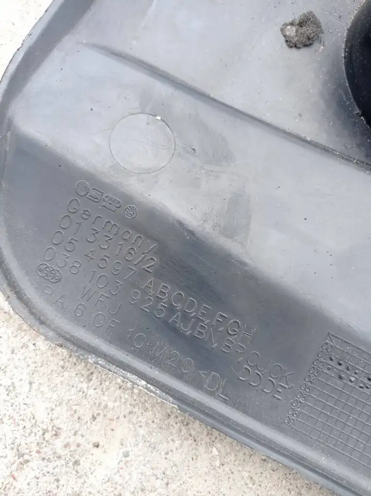 Volkswagen Golf IV (1998 - 2005) 038103925AJ Крышка двигателя декоративная — фото 3