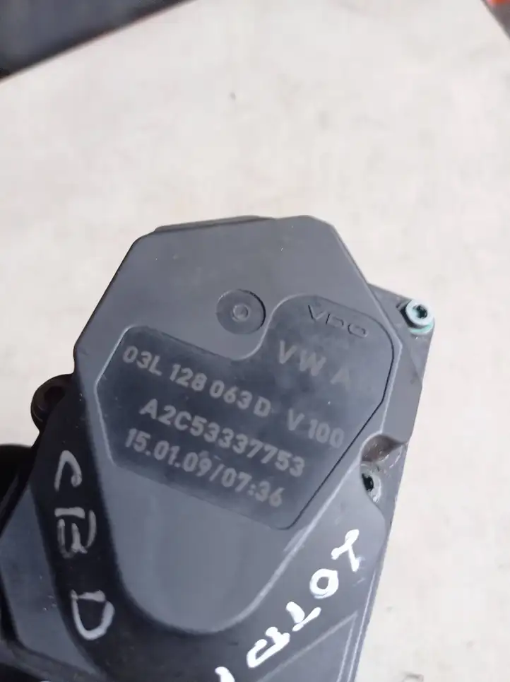 Audi A3/S3 8P (2004 - 2008) 03L128063D Дроссельная заслонка — фото 3