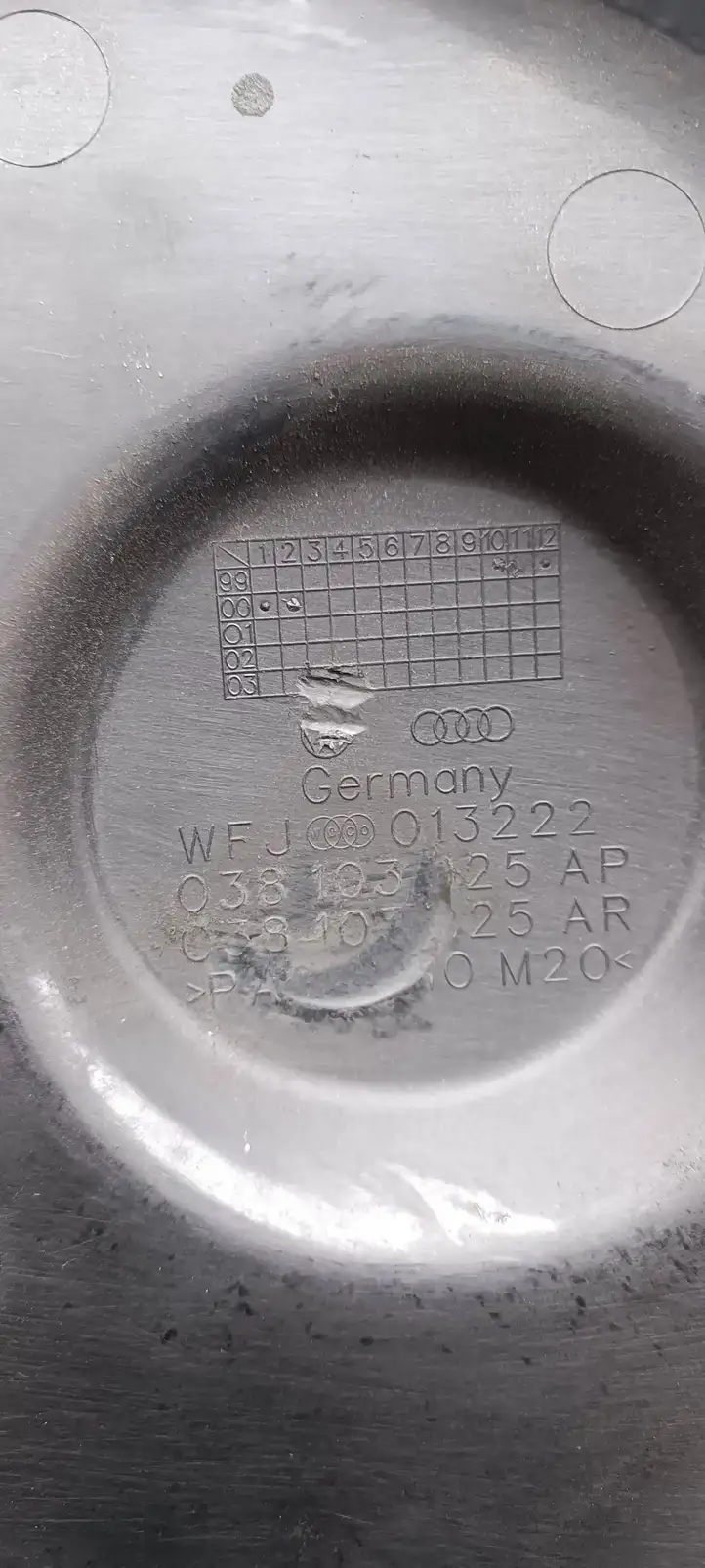 Volkswagen PASSAT B5 (1997 - 2000) 038103025ap Крышка двигателя декоративная — фото 2