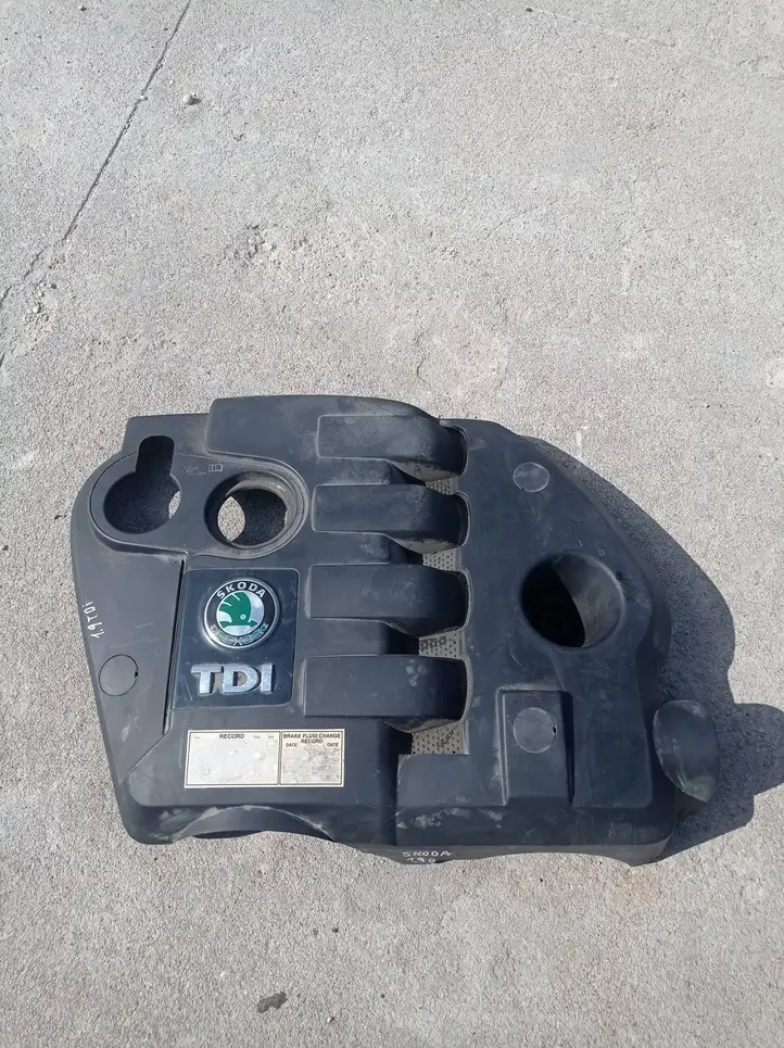 Skoda Octavia Mk2 (1Z) (2004 - 2013) 038103925 Крышка двигателя декоративная — фото 1