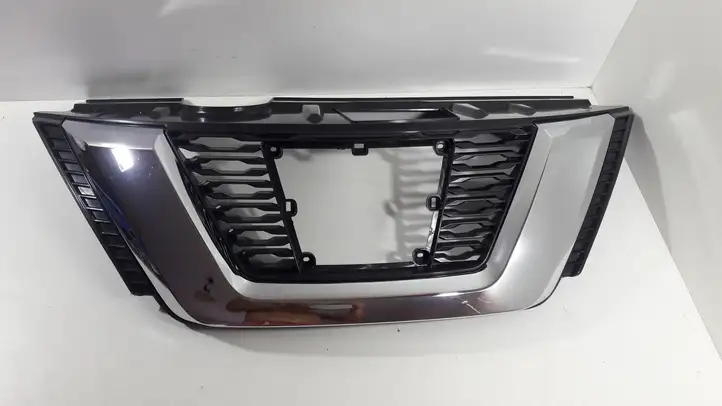 Nissan X-Trail T32 (2014 - 2021) Верхняя решетка радиатора — фото 1