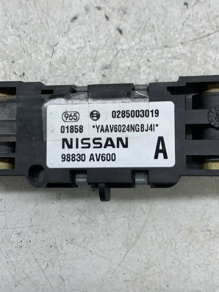 Nissan Primera (2001 - 2008) 98830AV600 Датчик удара SRS — фото 2