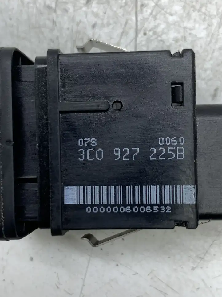 Volkswagen PASSAT B6 (2005 - 2010) 3C0927225B Кнопка ручного тормоза — фото 3