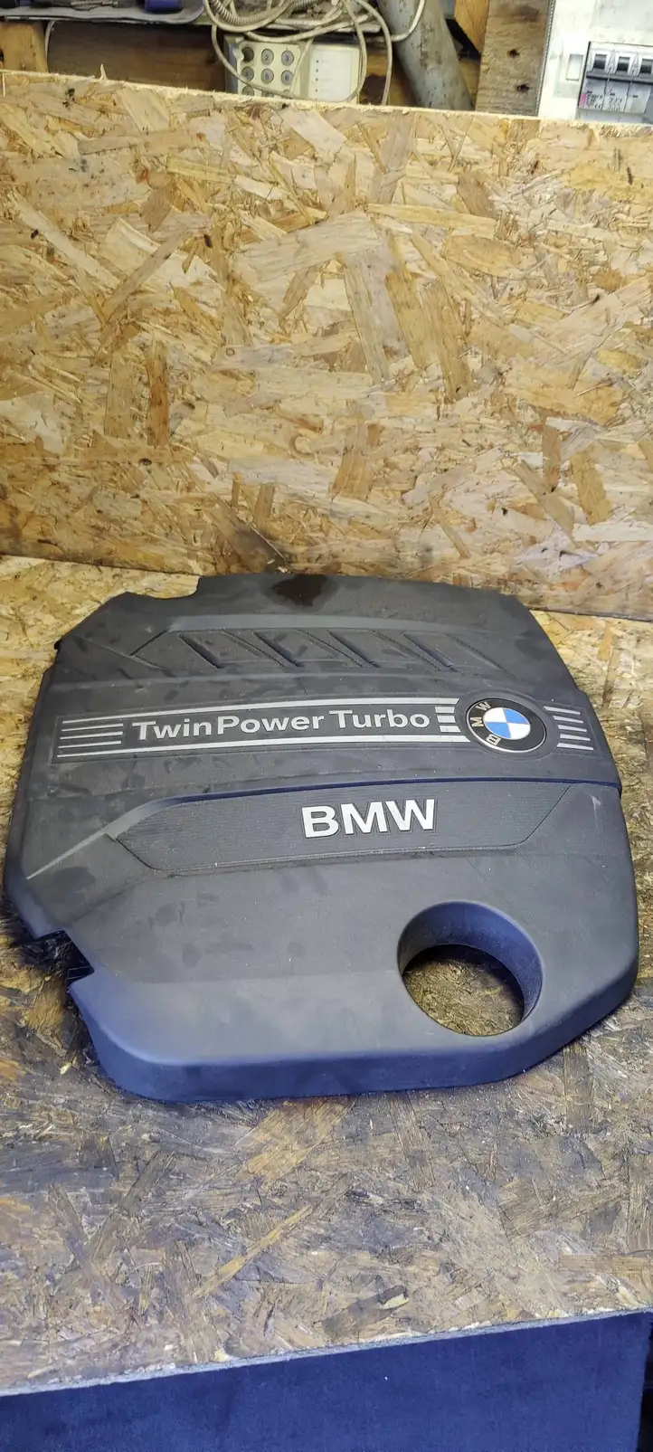 BMW 3 F30 F35 F31 (2012 - 2018) 7810802 Крышка двигателя декоративная — фото 1