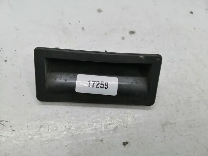 Audi A4 S4 B8 8K (2007 - 2011) 5N0827566B Ручка багажной двери — фото 1