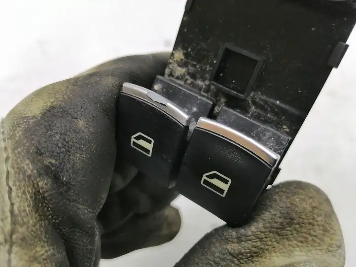 Volkswagen Golf V (2003 - 2009) Блок кнопок стеклоподъемников — фото 3