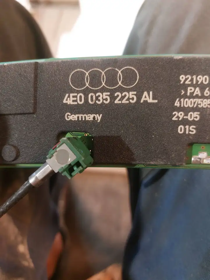 Audi A8 S8 D3 4E (2005 - 2007) 4E0035225AL Усилитель антенны — фото 2